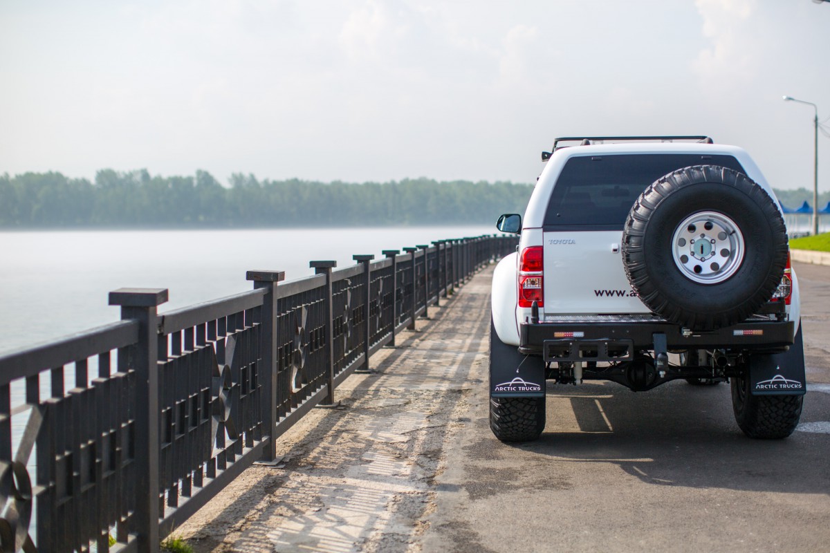 Toyota Hilux Arctic Trucks AT38